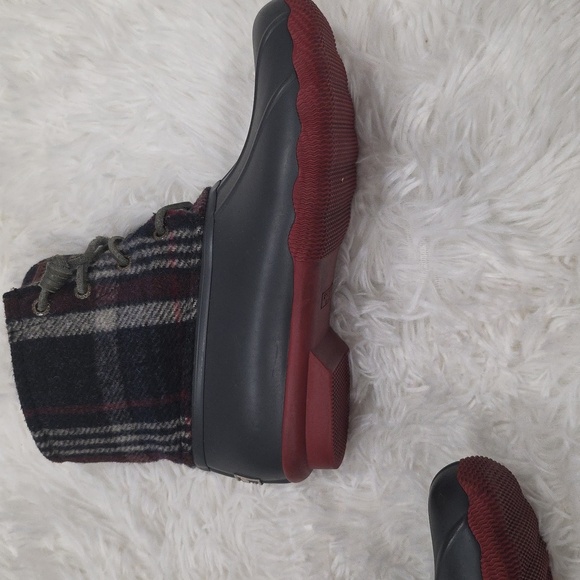 Sperry Saltwater Plaid Wool Duck Boots. Size 6 - Picture 8 of 9
